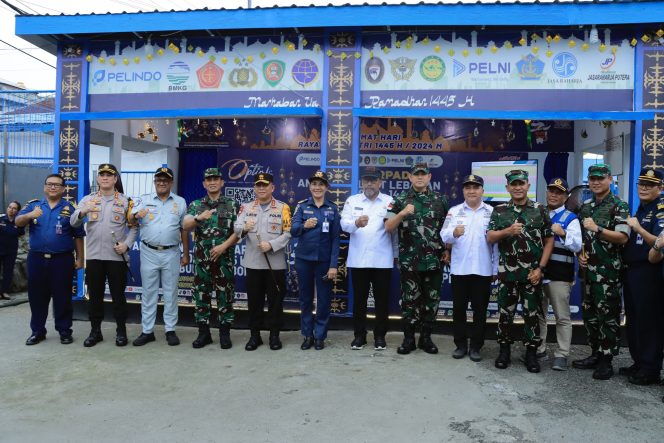 
Kapolda,Kapolresta,Pangdam bersama Gubernur Maluku Lakukan peninjauan ke pos pengamanan dan pelayanan